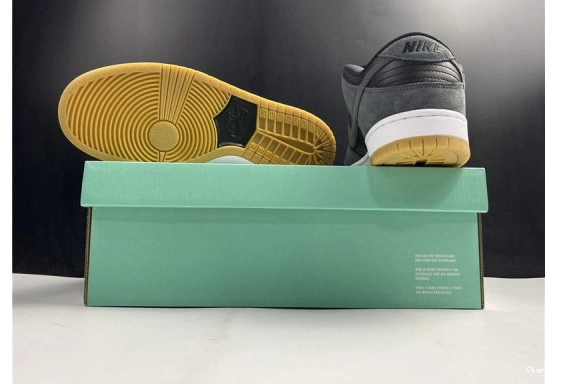 Dunk AR0778-001 Nike SB Low Dark Black Grey Gum 0713